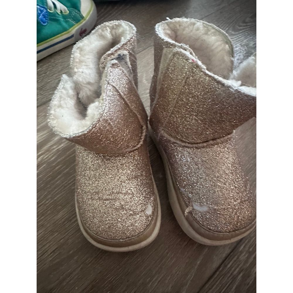 Uggs gold glitter baby boots warm fur lined‎ 4/5